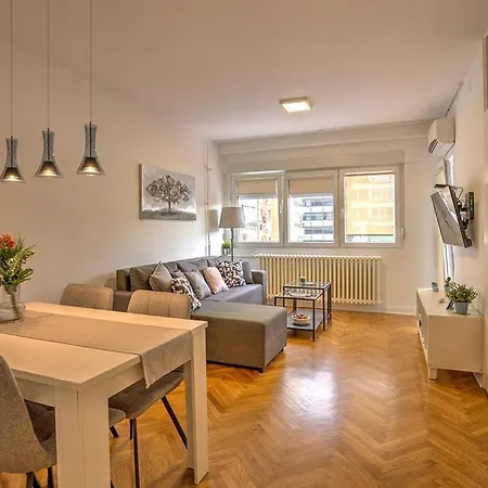 Tasmajdan Apartment *